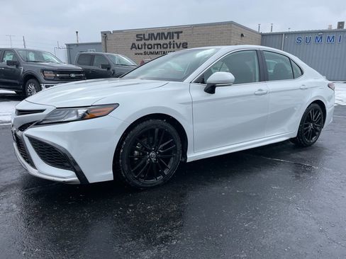 Used 2024 Toyota Camry XSE FWD image 6