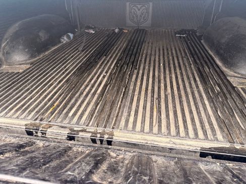 Used 2015 RAM 1500 Laramie w/ Convenience Group AWD/4WD image 4