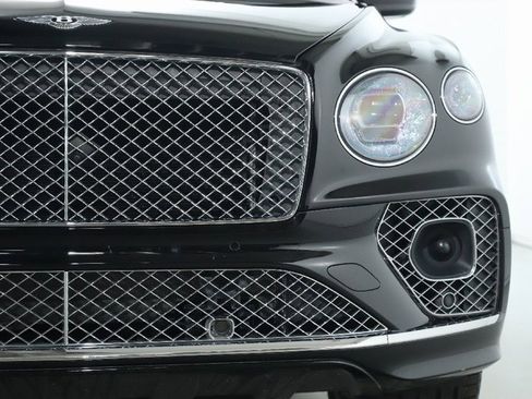Used 2022 Bentley Bentayga image 43