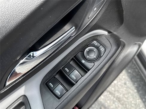Used 2021 Chevrolet Equinox LS w/ LS Convenience Package FWD image 18