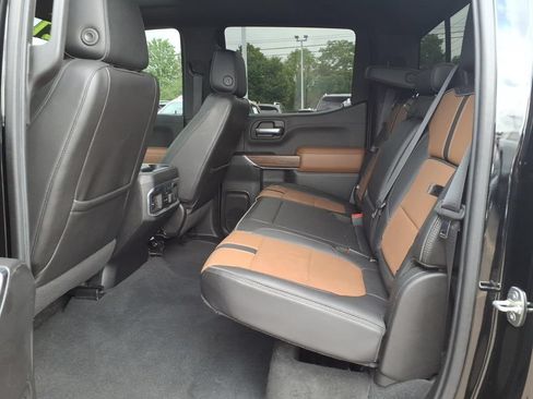 Used 2021 Chevrolet Silverado 1500 High Country w/ Technology Package AWD/4WD image 9