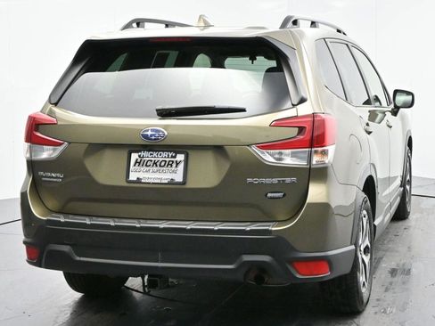 Used 2022 Subaru Forester Premium image 6