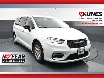 Used 2024 Chrysler Pacifica Touring-L