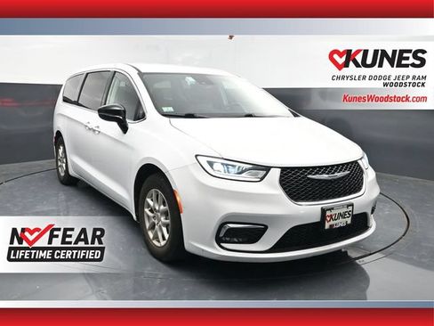 Used 2024 Chrysler Pacifica Touring-L FWD image 1