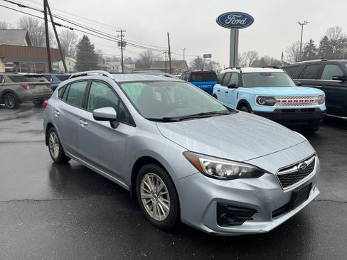 Used 2018 Subaru Impreza 2.0i Premium image 3