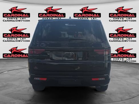 Used 2024 Jeep Wagoneer L Series II AWD/4WD image 4