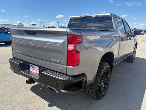 Used 2021 Chevrolet Silverado 1500 Custom Trail Boss w/ LPO, Dark Essentials Package image 3