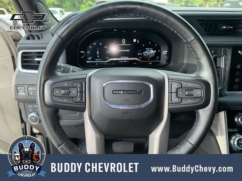 Used 2023 GMC Yukon XL Denali AWD/4WD image 16