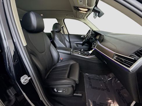 Used 2022 BMW X7 xDrive40i w/ Parking Assistance Package image 29