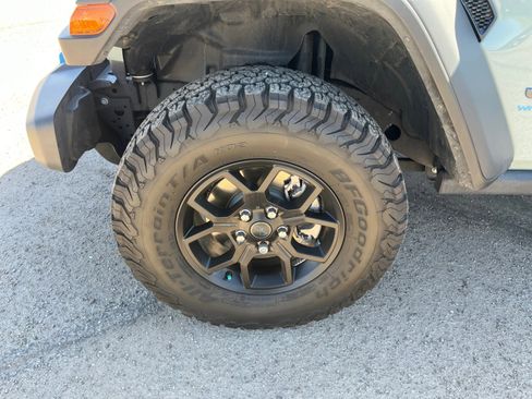 Certified 2024 Jeep Wrangler Unlimited AWD/4WD image 25