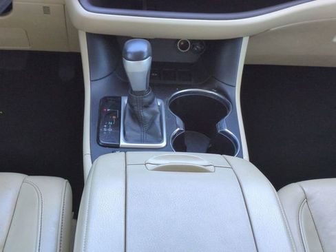 Used 2015 Toyota Highlander XLE FWD image 19