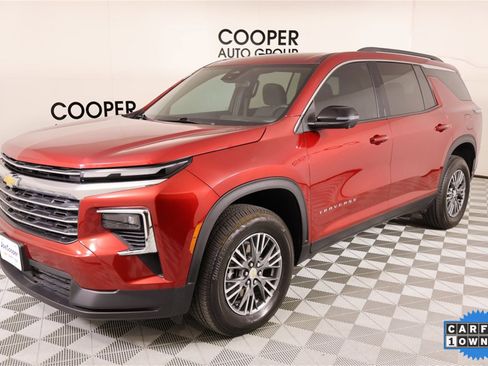 Used 2025 Chevrolet Traverse LT w/ Driver Confidence Package image 11