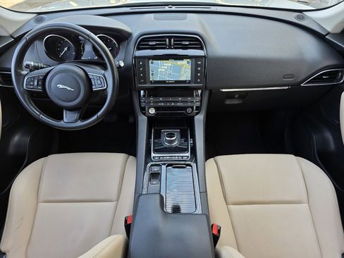 Used 2018 Jaguar F-PACE Premium AWD/4WD image 9