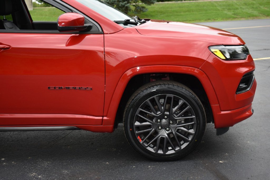 Certified 2022 Jeep Compass Limited AWD/4WD image 4