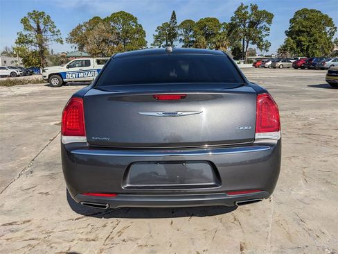 Used 2019 Chrysler 300 Limited image 8