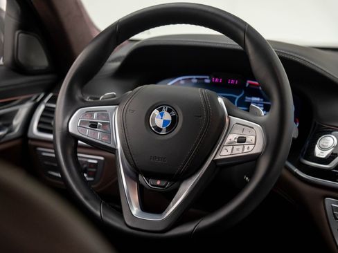 Certified 2022 BMW 750i xDrive w/ Luxury Rear Seating Package image 12