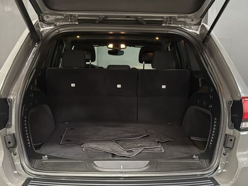 Used 2019 Jeep Grand Cherokee Laredo AWD/4WD image 30