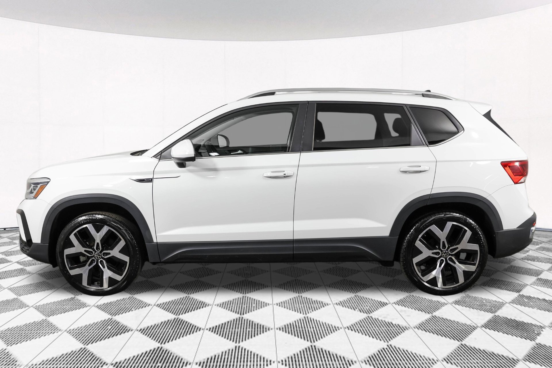 Used 2023 Volkswagen Taos SEL AWD/4WD image 23