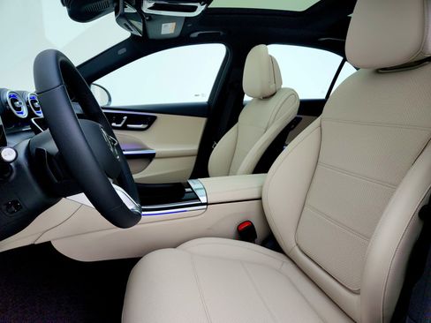 Used 2025 Mercedes-Benz C 300 Sedan image 8