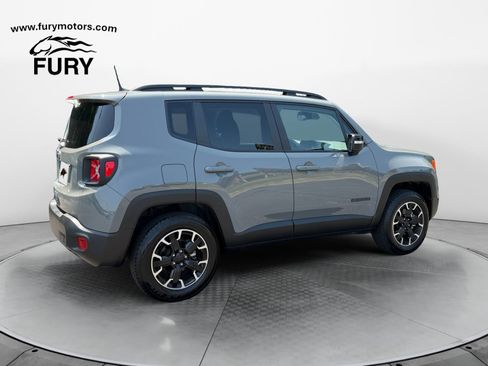 Used 2023 Jeep Renegade Latitude AWD/4WD image 3