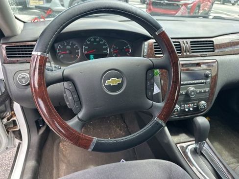 Used 2016 Chevrolet Impala LT FWD image 10