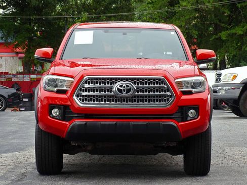 Used 2016 Toyota Tacoma TRD Off-Road w/ Premium & Technology Package AWD/4WD image 10