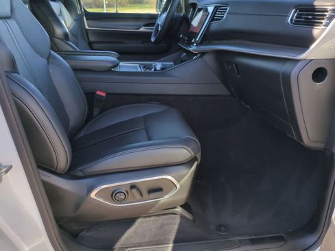 Used 2024 Jeep Wagoneer L Series II image 22