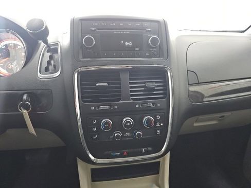 Used 2014 Dodge Grand Caravan SXT image 30