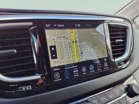 Used 2020 Chrysler Pacifica Touring-L Plus w/ Tire & Wheel Group image 20