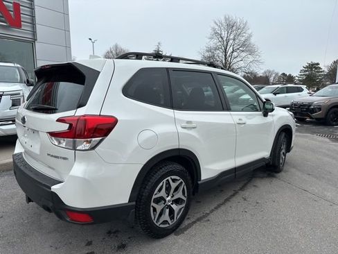 Used 2023 Subaru Forester Premium AWD/4WD image 7