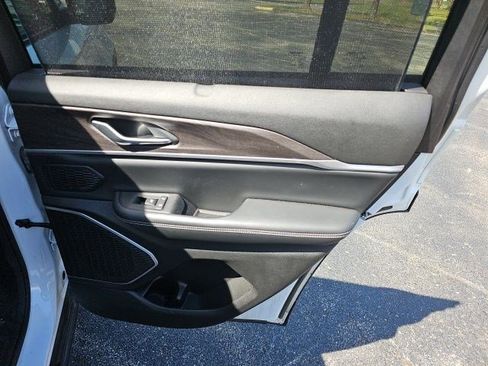 Used 2022 Jeep Grand Cherokee Limited 4xe w/ Luxury Tech Group II image 17