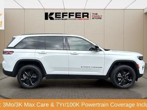 Certified 2023 Jeep Grand Cherokee Altitude AWD/4WD image 10