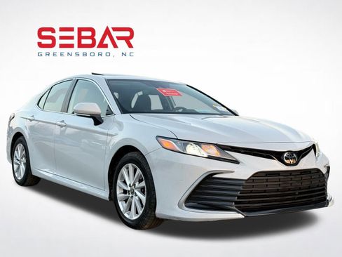 Used 2024 Toyota Camry LE w/ Convenience Package image 5