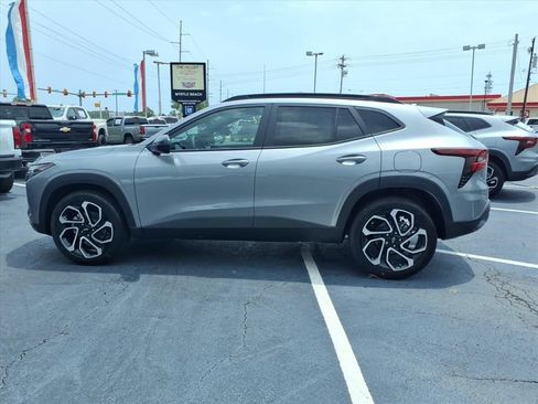 New 2026 Chevrolet Trax RS w/ Sunroof Package FWD image 6