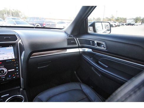 Used 2018 Ford Explorer Limited image 13