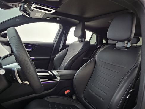 Used 2025 Mercedes-Benz GLC 300 4MATIC image 9