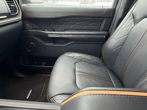 Used 2024 Ford Expedition Platinum image 23
