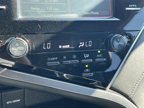 Used 2018 Toyota Camry XSE image 27