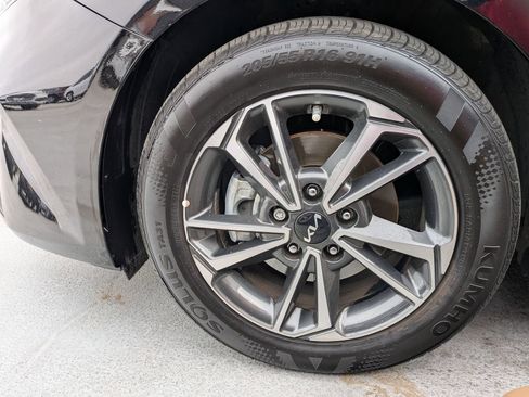 Used 2023 Kia Forte LXS w/ LXS Technology Package FWD image 26