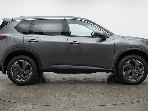 Used 2025 Nissan Rogue SV FWD image 11
