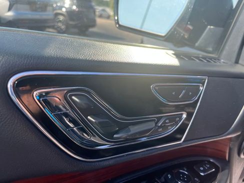 Used 2023 Lincoln Navigator Reserve image 15