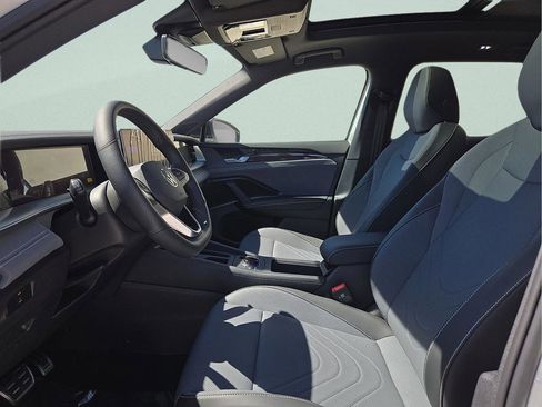 New 2026 Volkswagen Tiguan SE R-Line FWD image 15