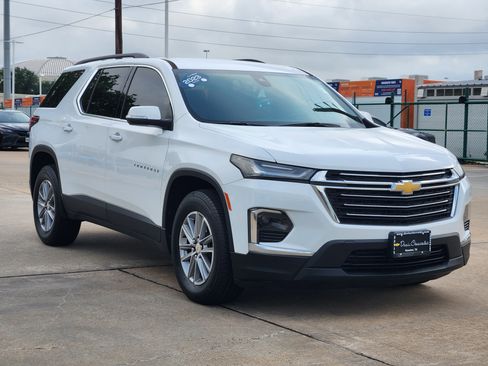 Certified 2023 Chevrolet Traverse LT image 4