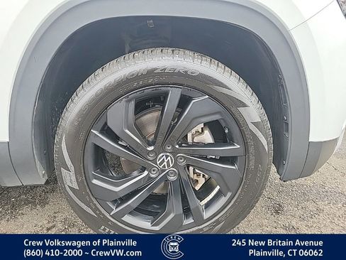 Certified 2023 Volkswagen Atlas SE w/ Black Wheel Package image 20