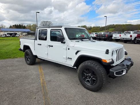 Used 2023 Jeep Gladiator Sport AWD/4WD image 3