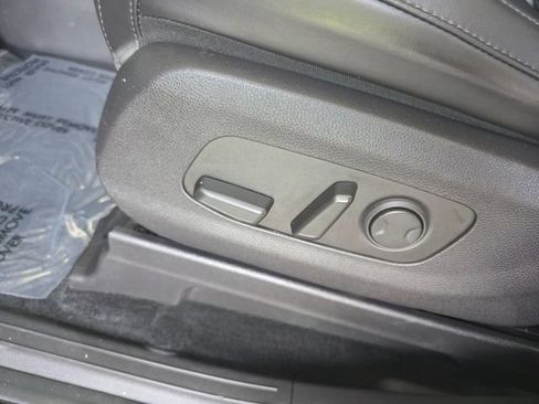 Used 2022 Kia Carnival LX FWD image 24