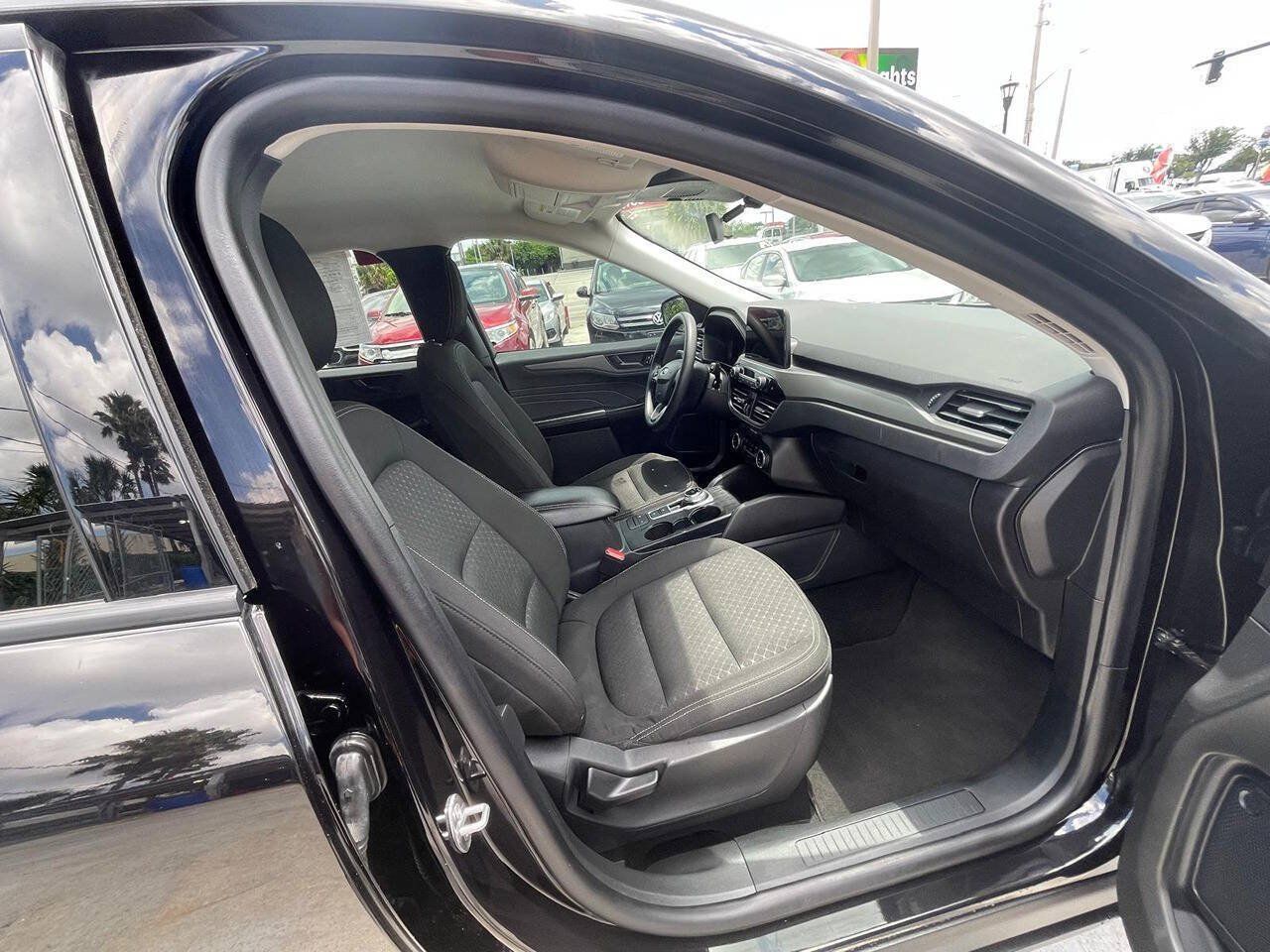 Used 2025 Ford Escape Active FWD image 9