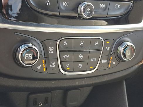 Used 2022 Chevrolet Traverse LT AWD/4WD image 16