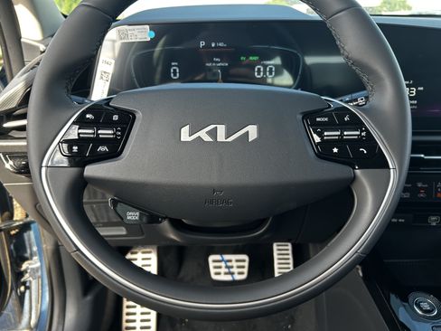 Used 2025 Kia Niro EX Touring FWD image 20