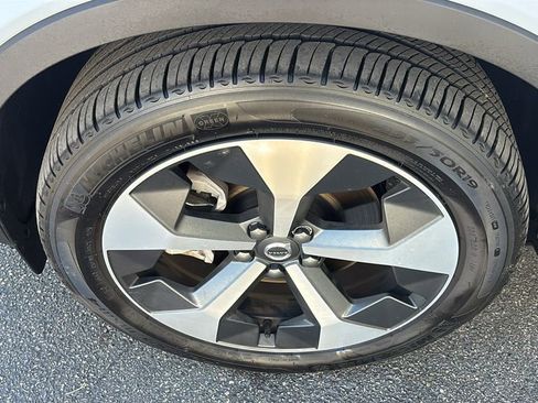 Certified 2026 Volvo XC40 B5 Plus AWD/4WD image 33